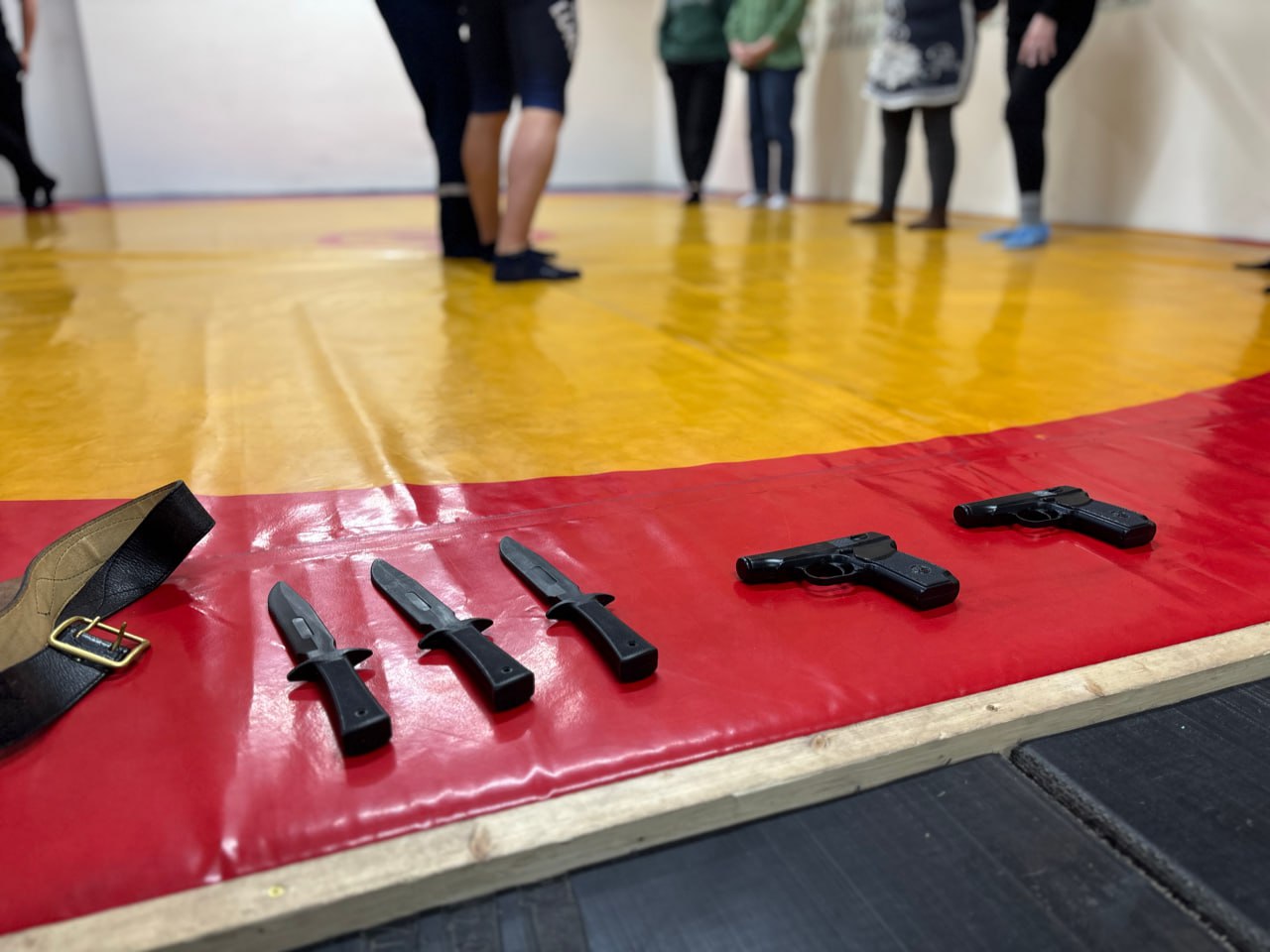 Полицейские провели мероприятие по подготовке народных дружинников по основным направлениям их деятельности Полицейские провели мероприятие по подготовке народных дружинников по основным направлениям их деятельности