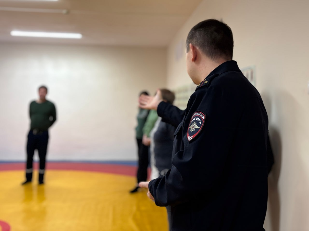 Полицейские провели мероприятие по подготовке народных дружинников по основным направлениям их деятельности Полицейские провели мероприятие по подготовке народных дружинников по основным направлениям их деятельности