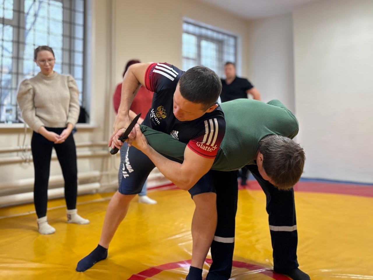 Полицейские провели мероприятие по подготовке народных дружинников по основным направлениям их деятельности Полицейские провели мероприятие по подготовке народных дружинников по основным направлениям их деятельности