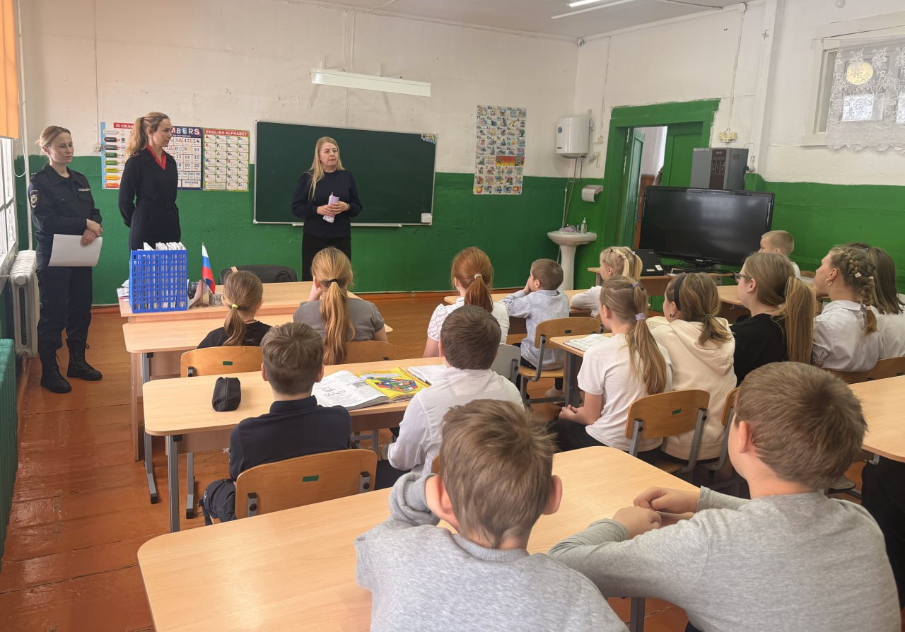 Сотрудники ОМВД России «Никольский» совместно с представителями органов опеки и попечительства, а также КДН и ЗП Никольского муниципального округа посетили Зеленцовскую, Аргуновскую и Теребаевскую школы Сотрудники ОМВД России «Никольский» совместно с представителями органов опеки и попечительства, а также КДН и ЗП Никольского муниципального округа посетили Зеленцовскую, Аргуновскую и Теребаевскую школы