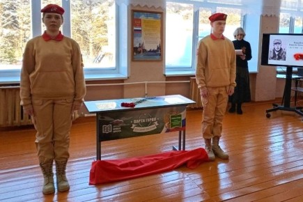 В Первомайской школе Усть-Кубинского округа открыли «Парту Героя» Максима Кораблева, который погиб в 2001 году в Чечне при выполнении боевого задания