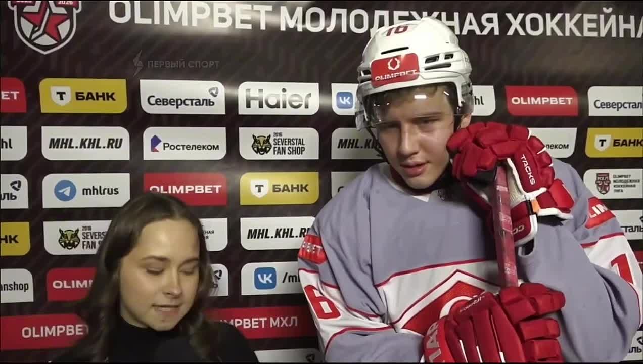 «Все ошибаются». В хоккейном клубе извинились за титр «П**дит для вида» на матче