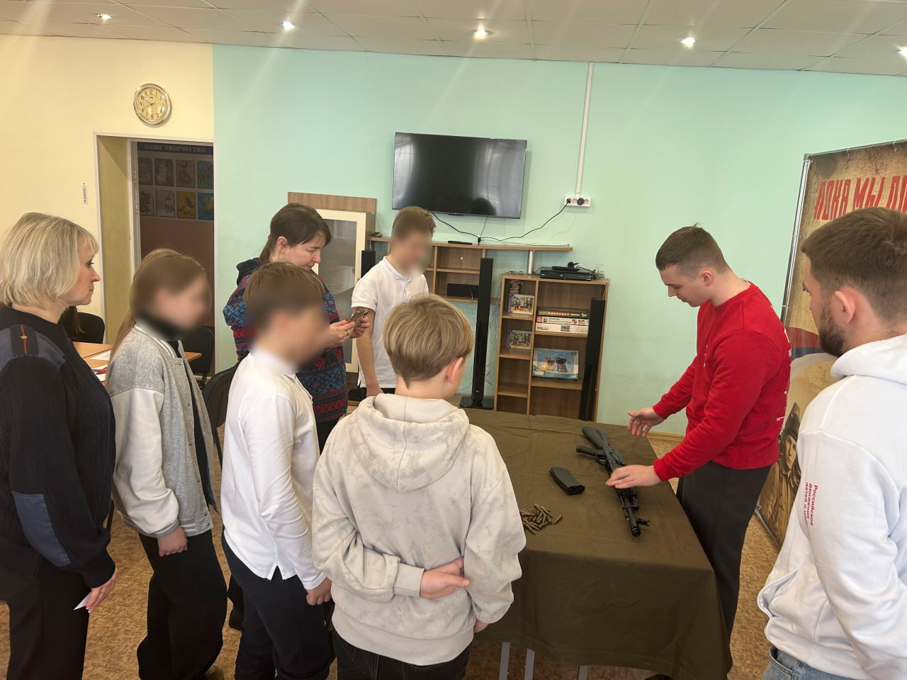 На базе Центра временного содержания для несовершеннолетних правонарушителей УМВД России по Вологодской области состоялось мероприятие в рамках акции «Неделя мужества» На базе Центра временного содержания для несовершеннолетних правонарушителей УМВД России по Вологодской области состоялось мероприятие в рамках акции «Неделя мужества»