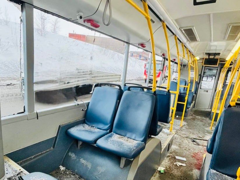 Две пассажирки пострадали в автобусе при ДТП с грузовиком в Череповце