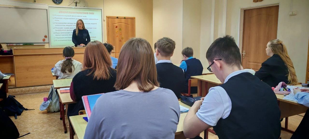 В Великом Устюге полицейские провели профилактическую беседу со школьниками о вреде наркотиков В Великом Устюге полицейские провели профилактическую беседу со школьниками о вреде наркотиков