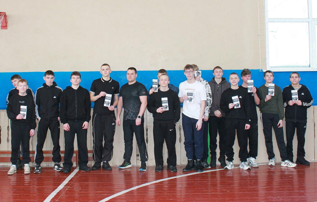 В Никольске в рамках Всероссийской «Недели мужества» полицейские провели урок по самообороне для студентов В Никольске в рамках Всероссийской «Недели мужества» полицейские провели урок по самообороне для студентов