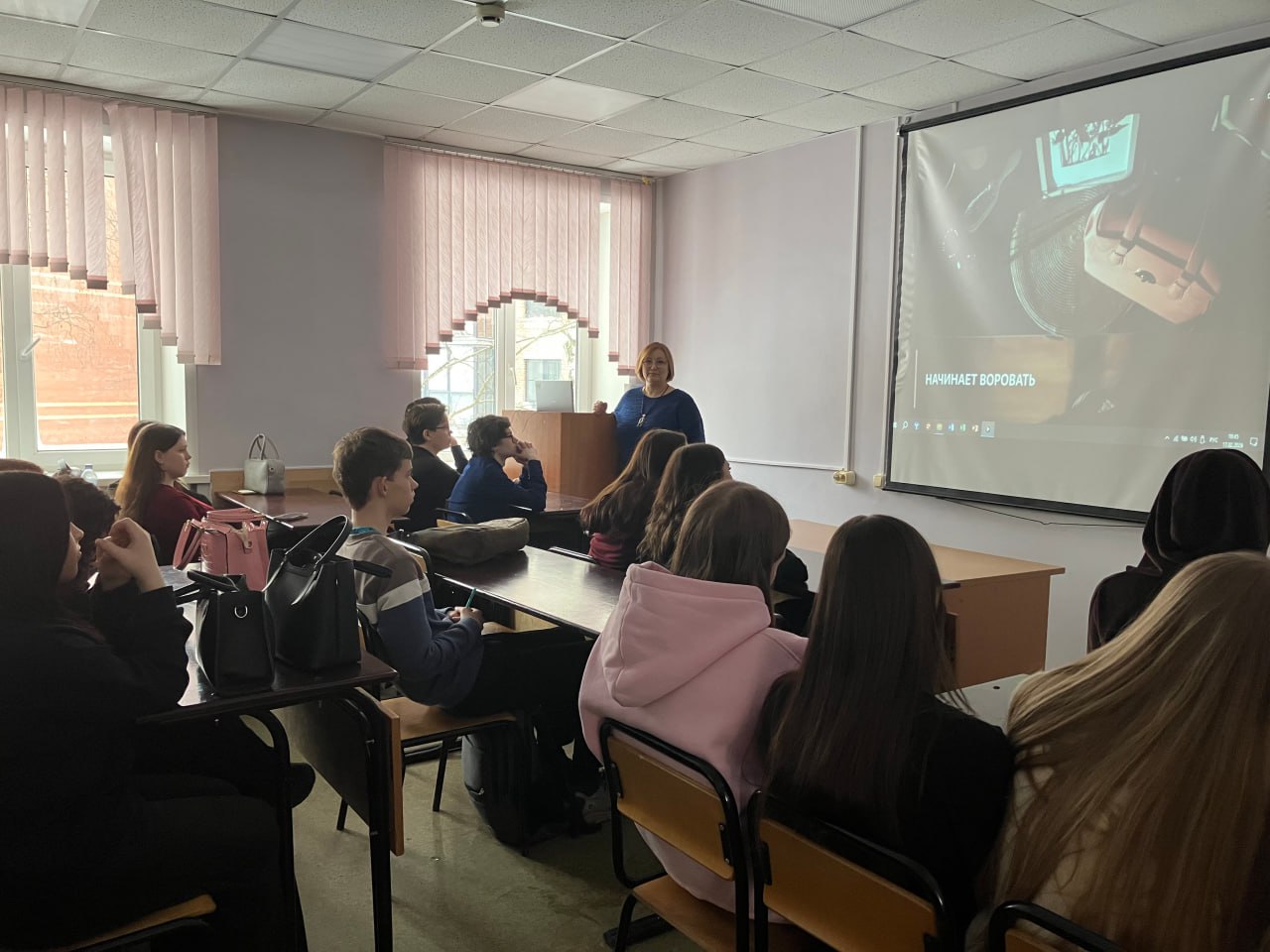 В рамках патриотической акции «Неделя мужества» сотрудники Управления по контролю за оборотом наркотиков УМВД России по Вологодской области провели мероприятия в образовательных организациях г. Вологды В рамках патриотической акции «Неделя мужества» сотрудники Управления по контролю за оборотом наркотиков УМВД России по Вологодской области провели мероприятия в образовательных организациях г. Вологды