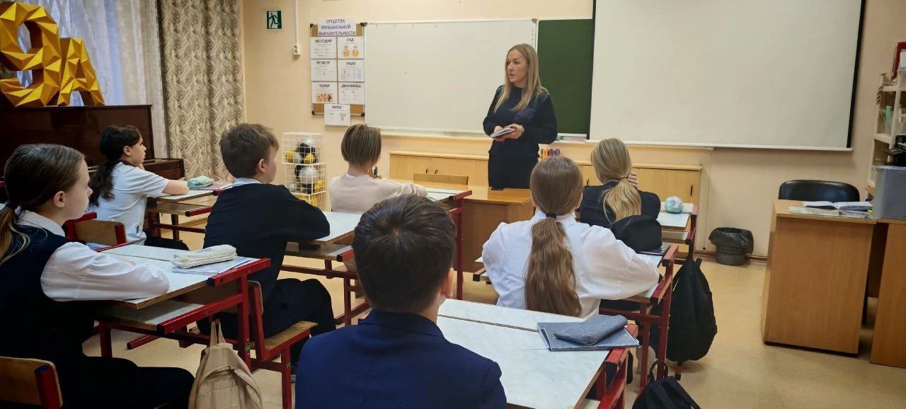 В Великом Устюге полицейские провели профилактическую беседу со школьниками о вреде наркотиков В Великом Устюге полицейские провели профилактическую беседу со школьниками о вреде наркотиков