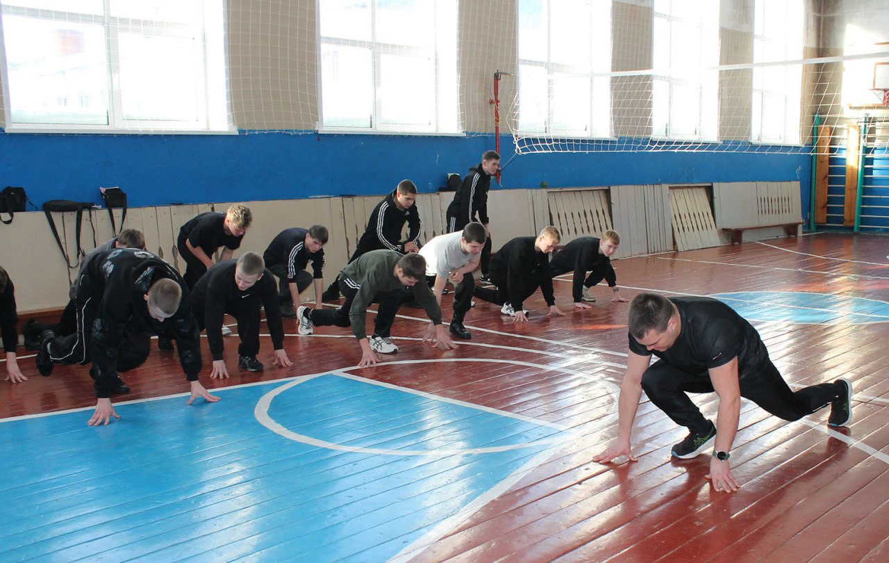 В Никольске в рамках Всероссийской «Недели мужества» полицейские провели урок по самообороне для студентов В Никольске в рамках Всероссийской «Недели мужества» полицейские провели урок по самообороне для студентов