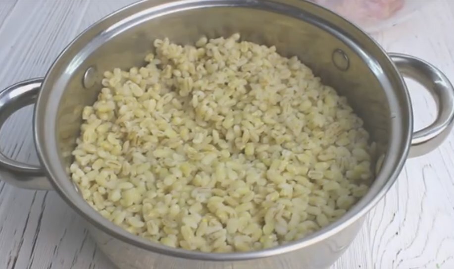 Запеченная перловка с курицей: новый взгляд на любимое блюдо