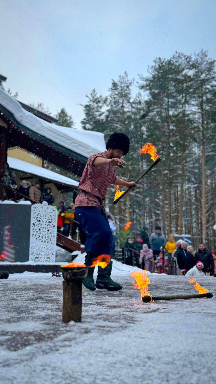 Масленичные гуляния прошли на вотчине Деда Мороза в рамках проекта губернатора «Зима Русского Севера» Масленичные гуляния прошли на вотчине Деда Мороза в рамках проекта губернатора «Зима Русского Севера»