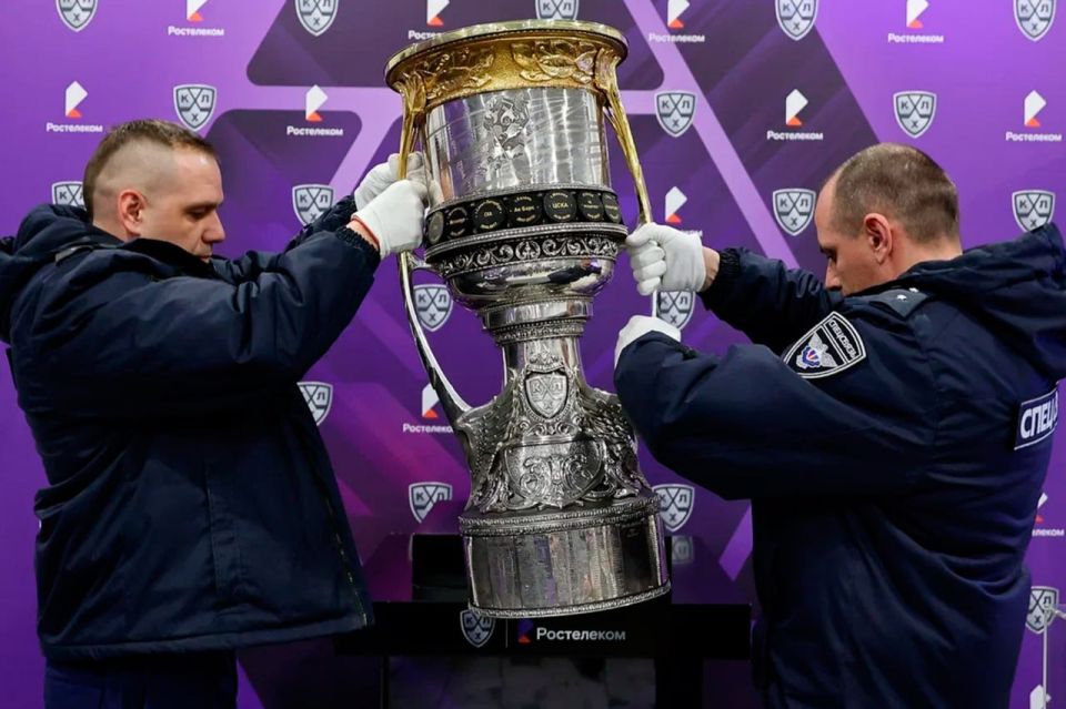 Сергей Андронов и Кубок Гагарина вдохновили юных хоккеистов Вологды и Череповца