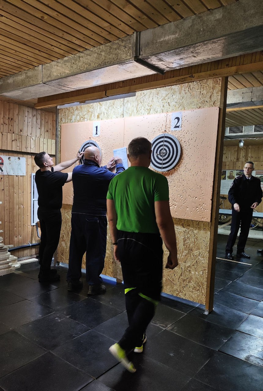 В Тотьме прошли соревнования среди ветеранов ОВД и действующих сотрудников полиции В Тотьме прошли соревнования среди ветеранов ОВД и действующих сотрудников полиции