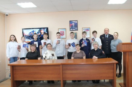 В Никольске в преддверии Дня защитника Отечества прошла церемония вручения паспортов молодым гражданам России