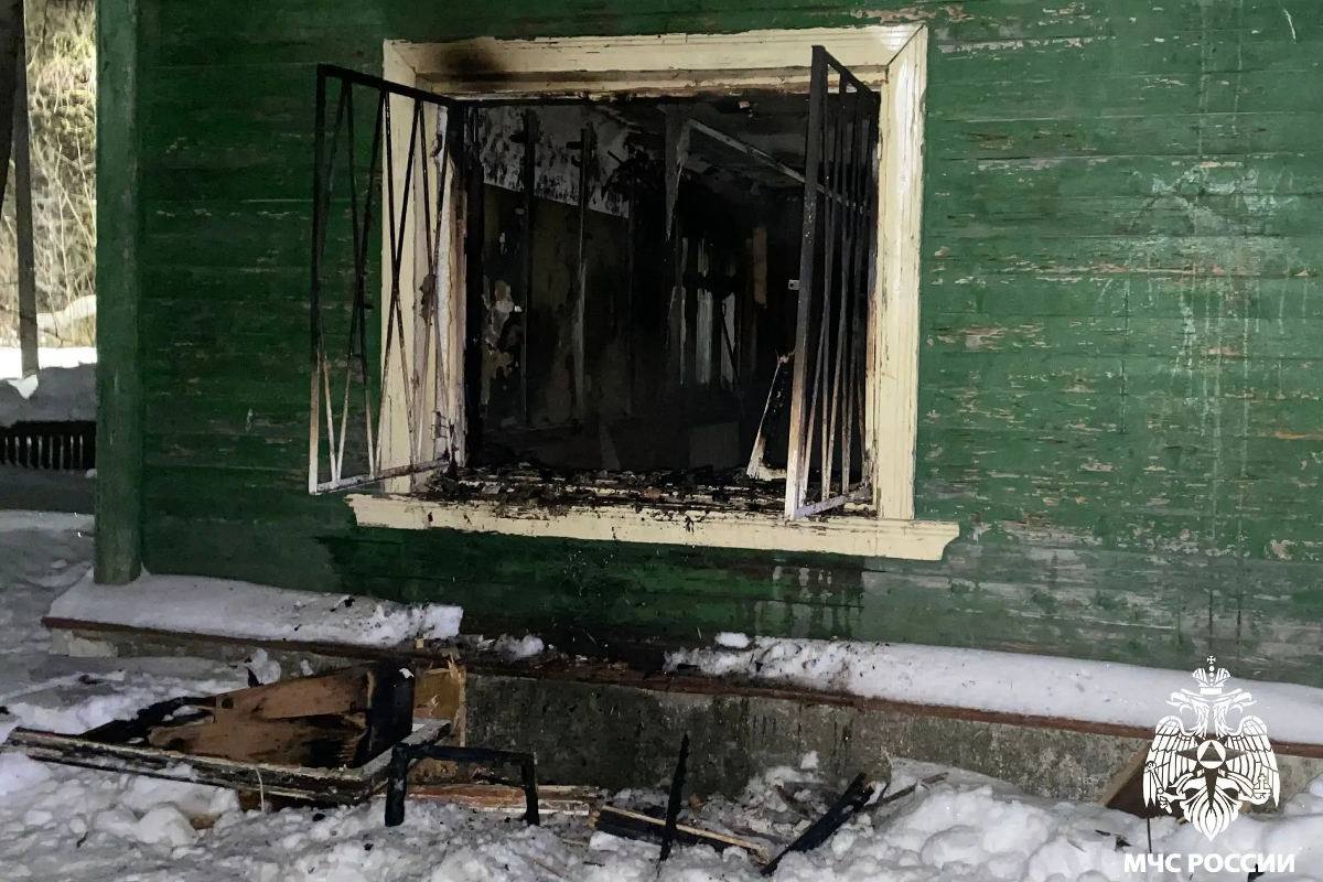 Сотрудники МЧС России спасли четырех человек на пожаре в Вологде