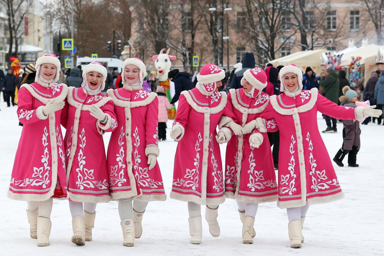 Праздничная Масленица прошла сегодня в Вологде на Кремлёвской площади Праздничная Масленица прошла сегодня в Вологде на Кремлёвской площади