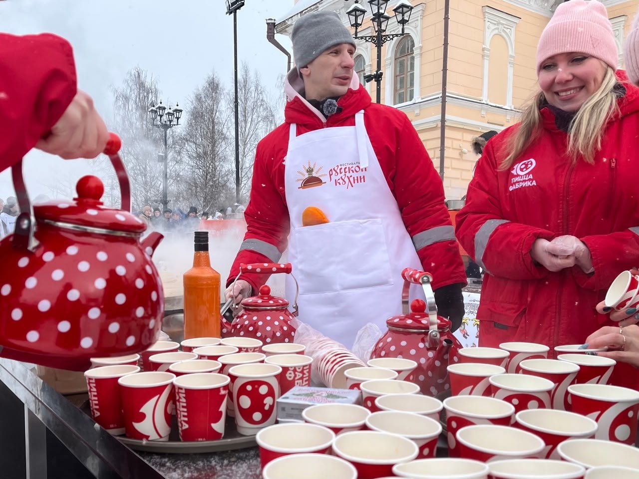 ВЕСТИ35.РФ в центре масленичных гуляний на Кремлёвской площади в Вологде ВЕСТИ35.РФ в центре масленичных гуляний на Кремлёвской площади в Вологде