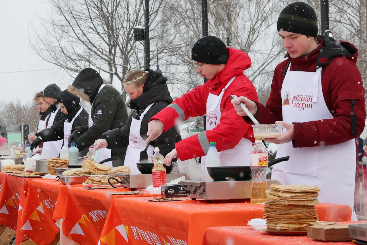 Праздничная Масленица прошла сегодня в Вологде на Кремлёвской площади Праздничная Масленица прошла сегодня в Вологде на Кремлёвской площади