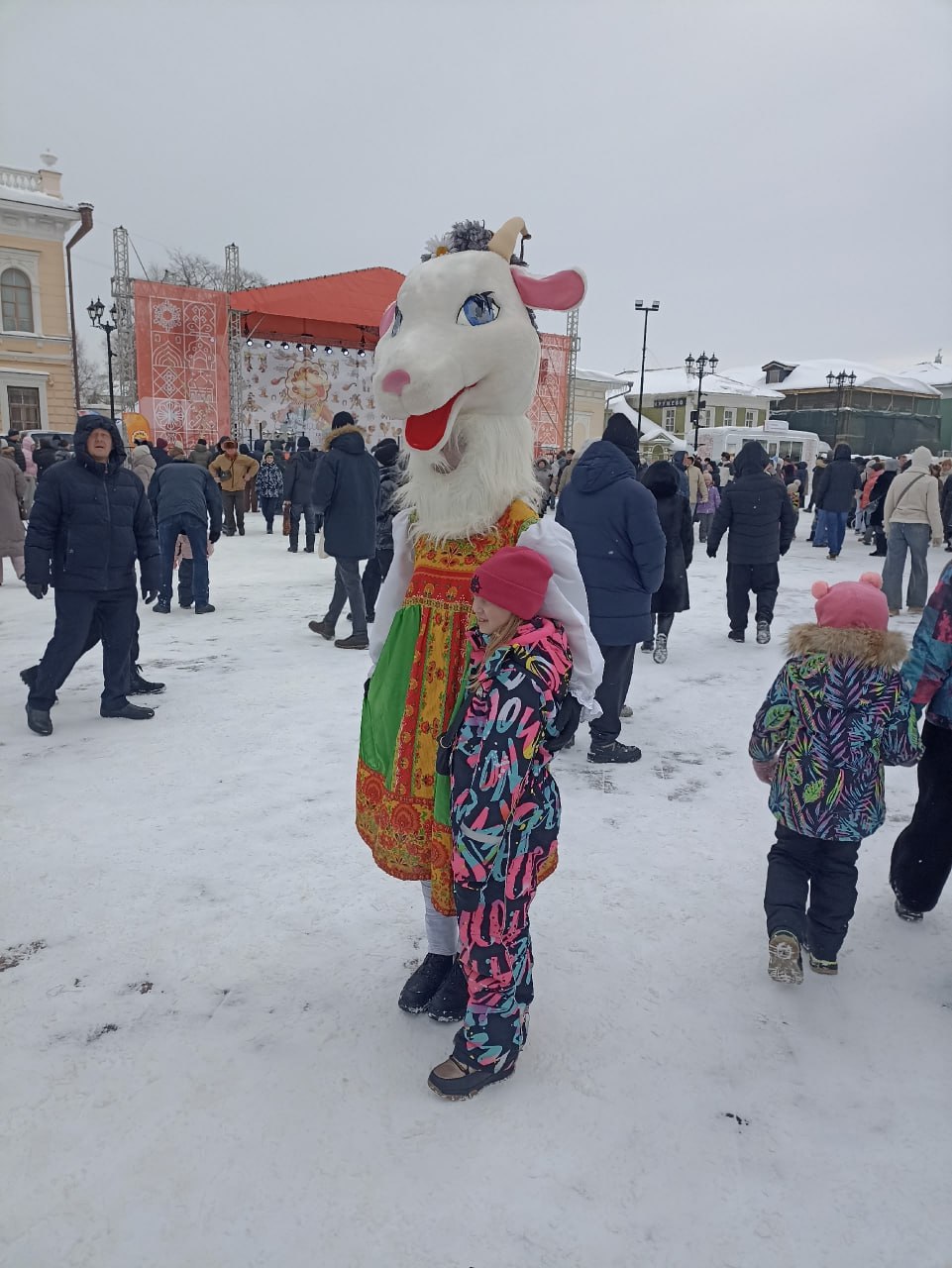 ВЕСТИ35.РФ в центре масленичных гуляний на Кремлёвской площади в Вологде ВЕСТИ35.РФ в центре масленичных гуляний на Кремлёвской площади в Вологде