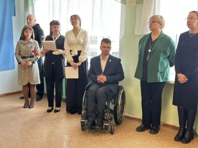 В школе №12 в Вологде открыли Стену памяти в честь участников СВО
