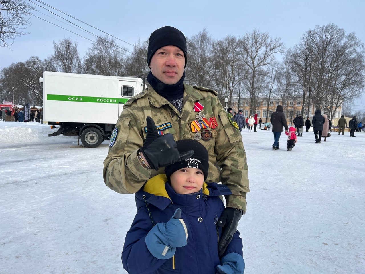 Концерт, выставка техники, показы патриотических фильмов проходят в Вологде в День защитника Отечества… Концерт, выставка техники, показы патриотических фильмов проходят в Вологде в День защитника Отечества…