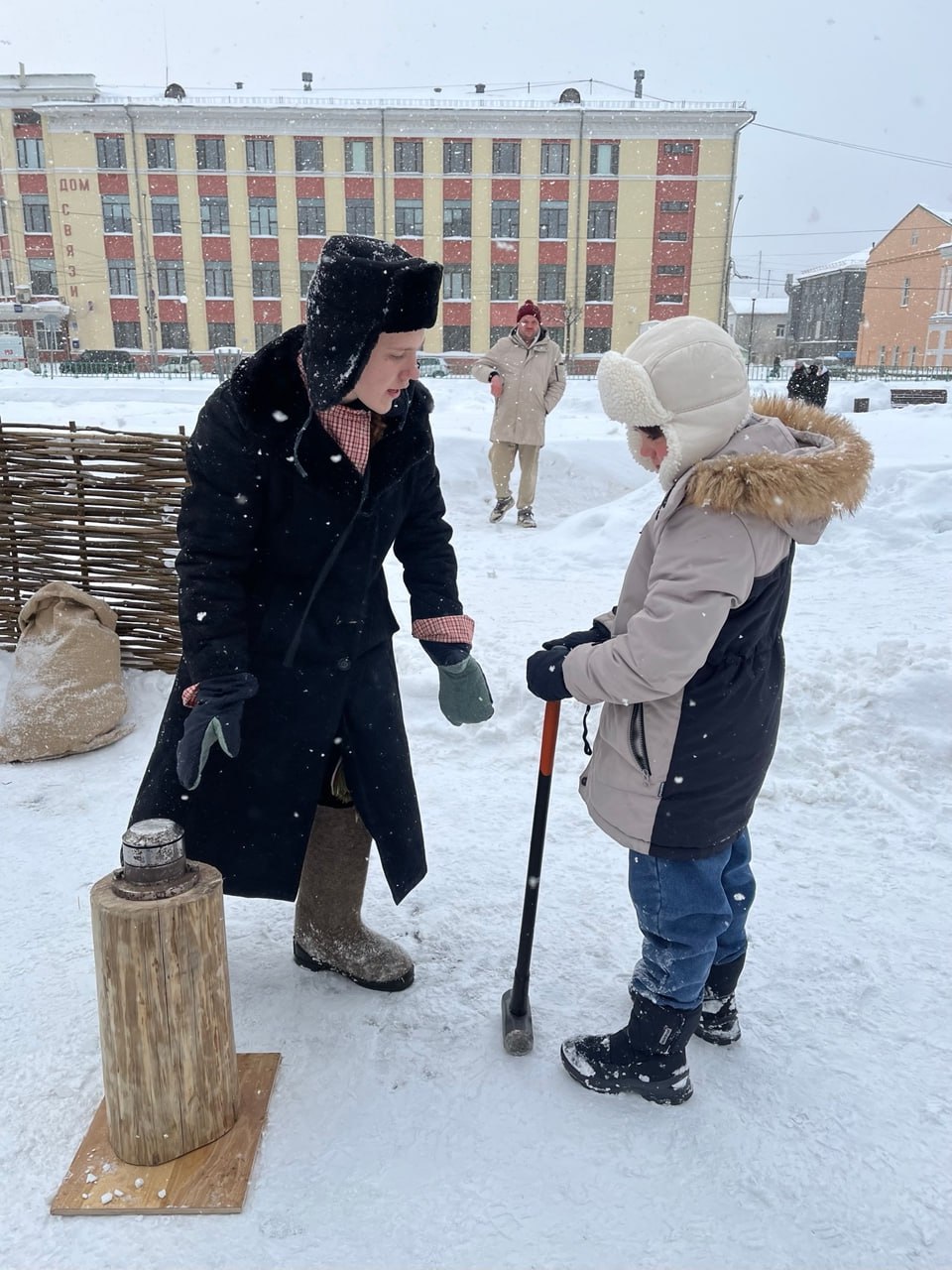 Концерт, выставка техники, показы патриотических фильмов проходят в Вологде в День защитника Отечества… Концерт, выставка техники, показы патриотических фильмов проходят в Вологде в День защитника Отечества…