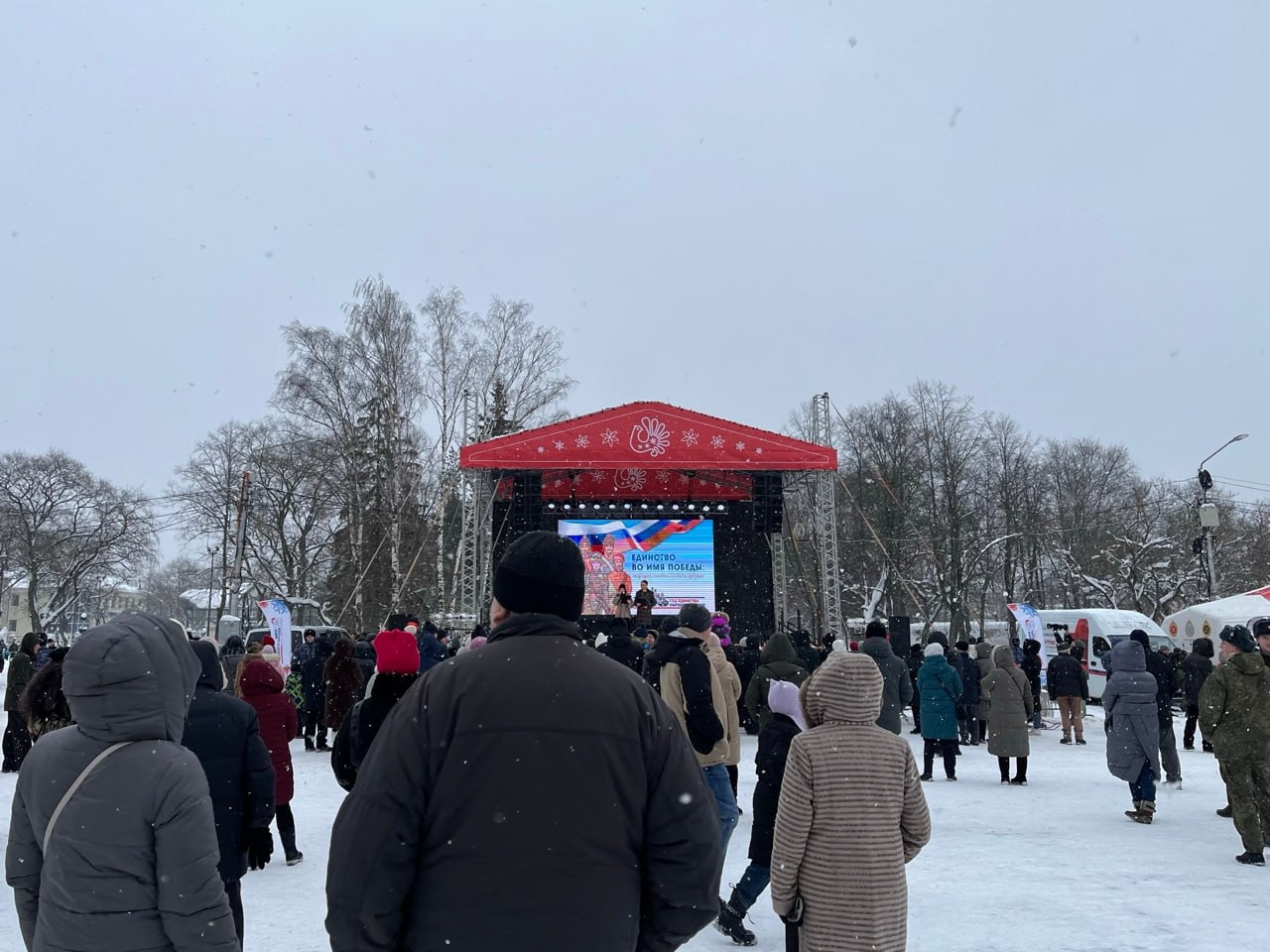 Концерт, выставка техники, показы патриотических фильмов проходят в Вологде в День защитника Отечества… Концерт, выставка техники, показы патриотических фильмов проходят в Вологде в День защитника Отечества…