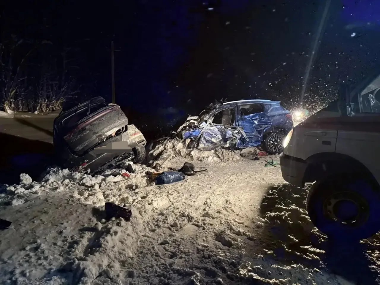 Сотрудники полиции устанавливают обстоятельства ДТП в Сокольском округе, в результате которого погибли три человека Сотрудники полиции устанавливают обстоятельства ДТП в Сокольском округе, в результате которого погибли три человека