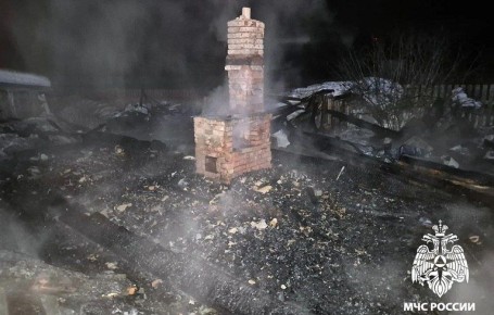 СК разбирается в обстоятельствах смерти мужчины, тело которого нашли на месте пожара в Грязовецком округе