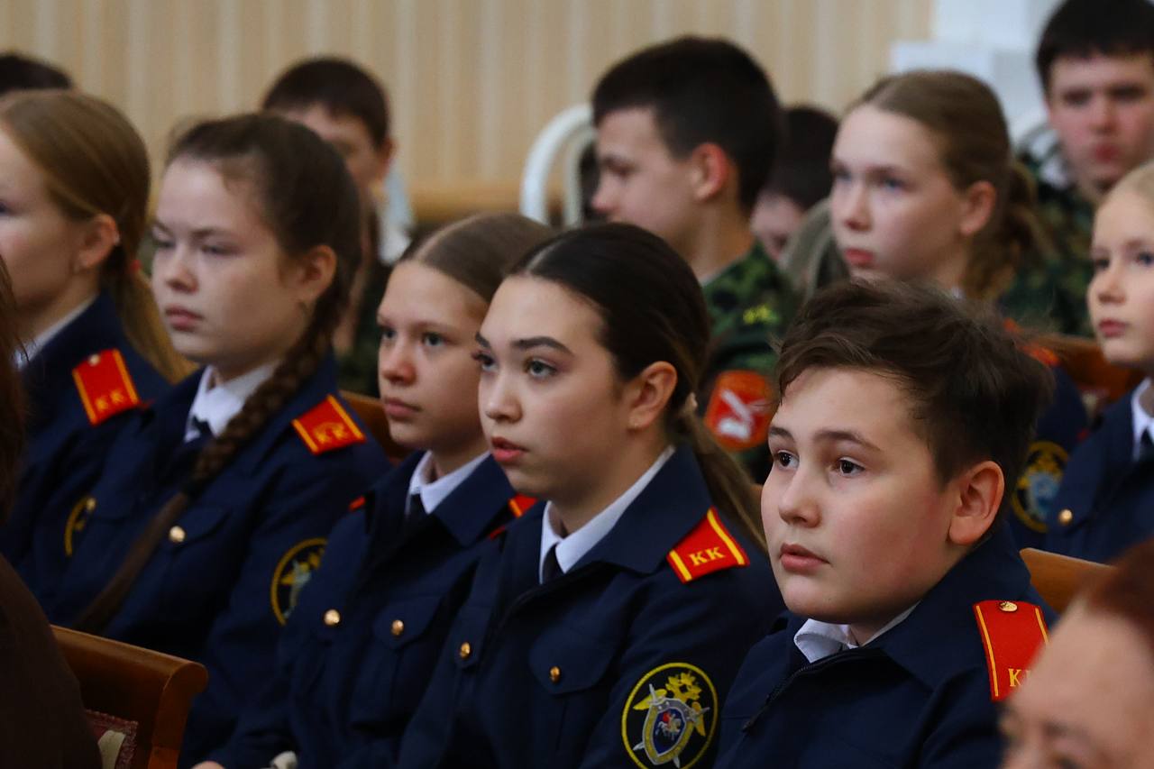В Вологодском кремле школьникам рассказали о «Героях нашего времени» В Вологодском кремле школьникам рассказали о «Героях нашего времени»