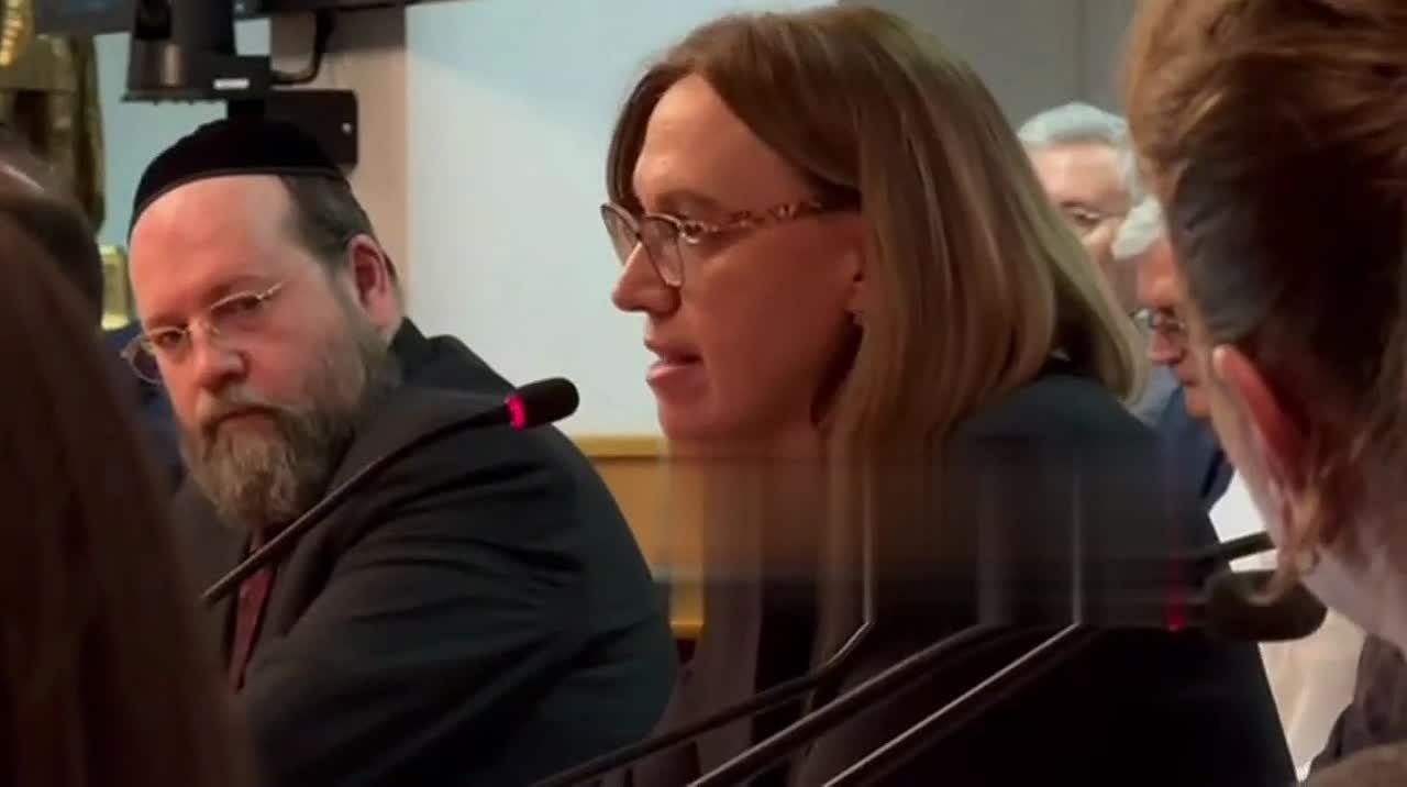 Владислав Шурыгин: Ужесточение цензуры в стране обсудили депутаты Госдумы на круглом столе, посвящённом сохранению традиционных русских ценностей