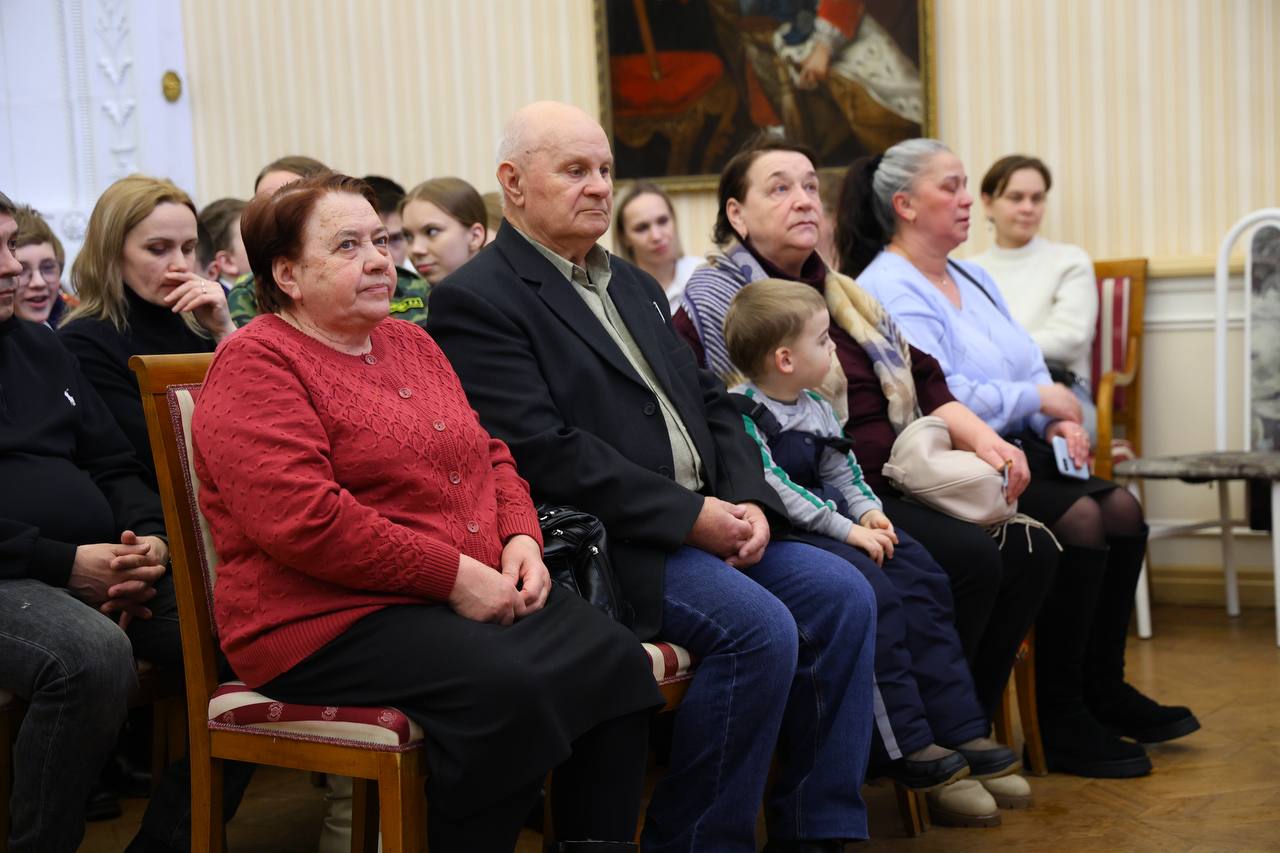 В Вологодском кремле школьникам рассказали о «Героях нашего времени» В Вологодском кремле школьникам рассказали о «Героях нашего времени»