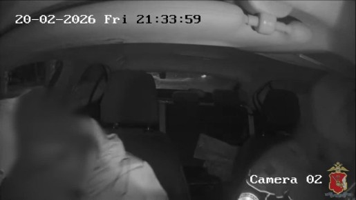 В Чагодощенском округе инспекторы ДПС помогли автомобилистке на дороге