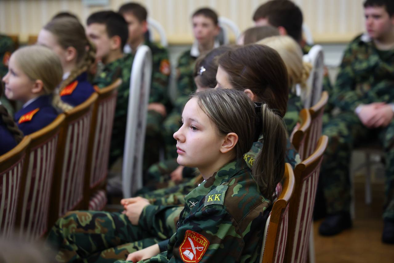 В Вологодском кремле школьникам рассказали о «Героях нашего времени» В Вологодском кремле школьникам рассказали о «Героях нашего времени»