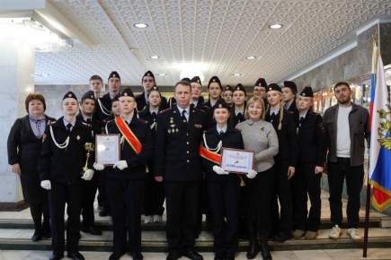 Руководство череповецкой полиции оценило мастерство школьников на конкурсе знаменных групп