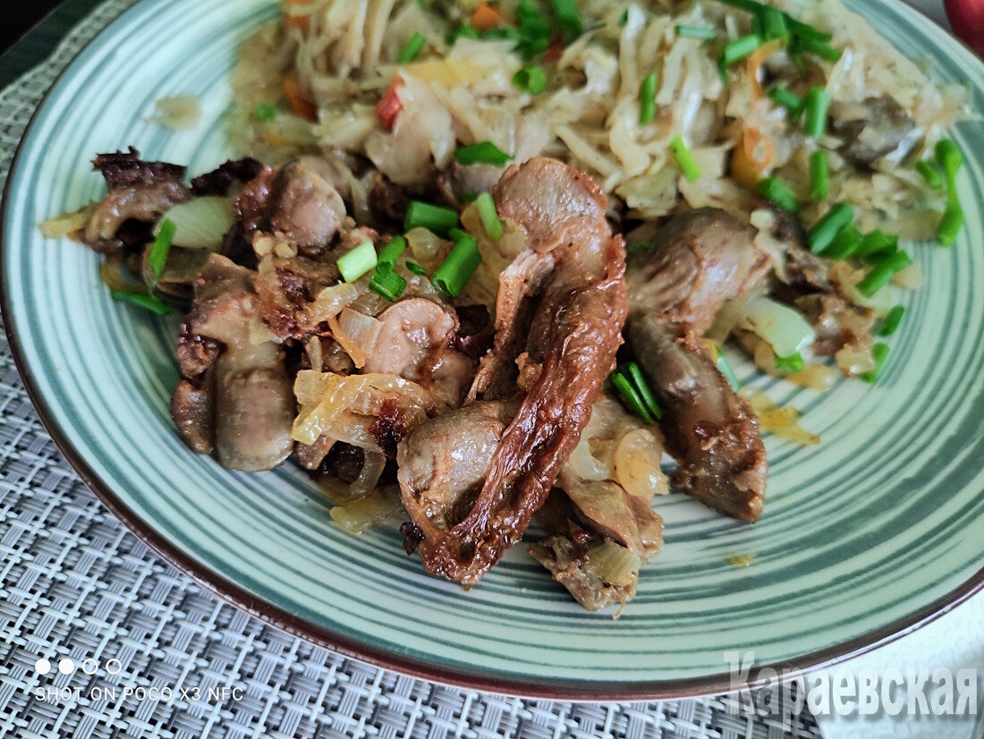 Необычные деликатесы: куриные желудки с овощным гарниром