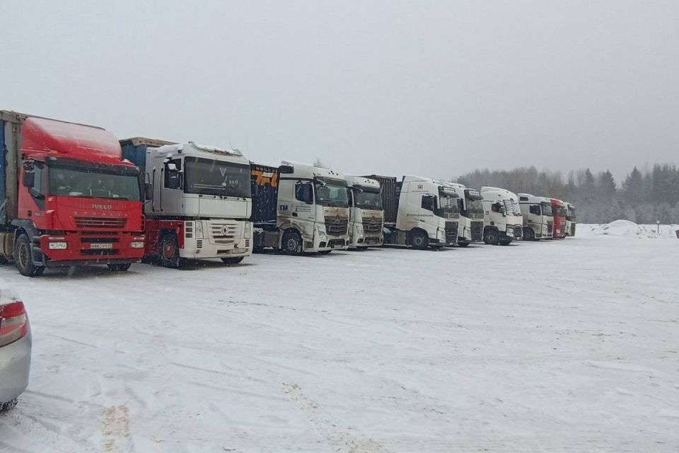 На Вологодчине водителям рекомендуют переждать непогоду на спецстоянках
