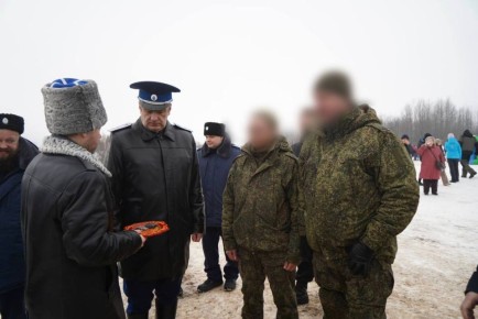 На фестивале «В снегах Кириллова» вологодские казаки организовали интерактивную экспозицию, обеспечили охрану порядка и передали бойцам СВО автомобиль и мотоциклы для выполнения боевых задач, сообщил глава региона Георгий...