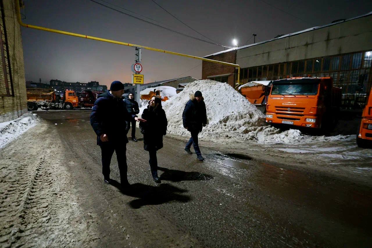 Андрей Накрошаев: Поручил оперативно убрать снежные валы с улиц Череповца - накануне посетил МКУ «Спецавтотранс»: осмотрел технику, ознакомился с текущим состоянием дел и пообщался с коллективом Андрей Накрошаев: Поручил оперативно убрать снежные валы с улиц Череповца - накануне посетил МКУ «Спецавтотранс»: осмотрел технику, ознакомился с текущим состоянием дел и пообщался с коллективом