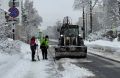 Вологда продолжает работать в режиме «зимнего максимума»: после интенсивных снегопадов на улицы города вышли сотни рабочих и десятки единиц спецтехники