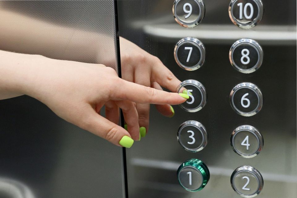 В 2026 году в многоквартирных домах Вологды и Череповца заменят 118 лифтов