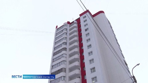 Жители череповецкой высотки борются с протекающей крышей