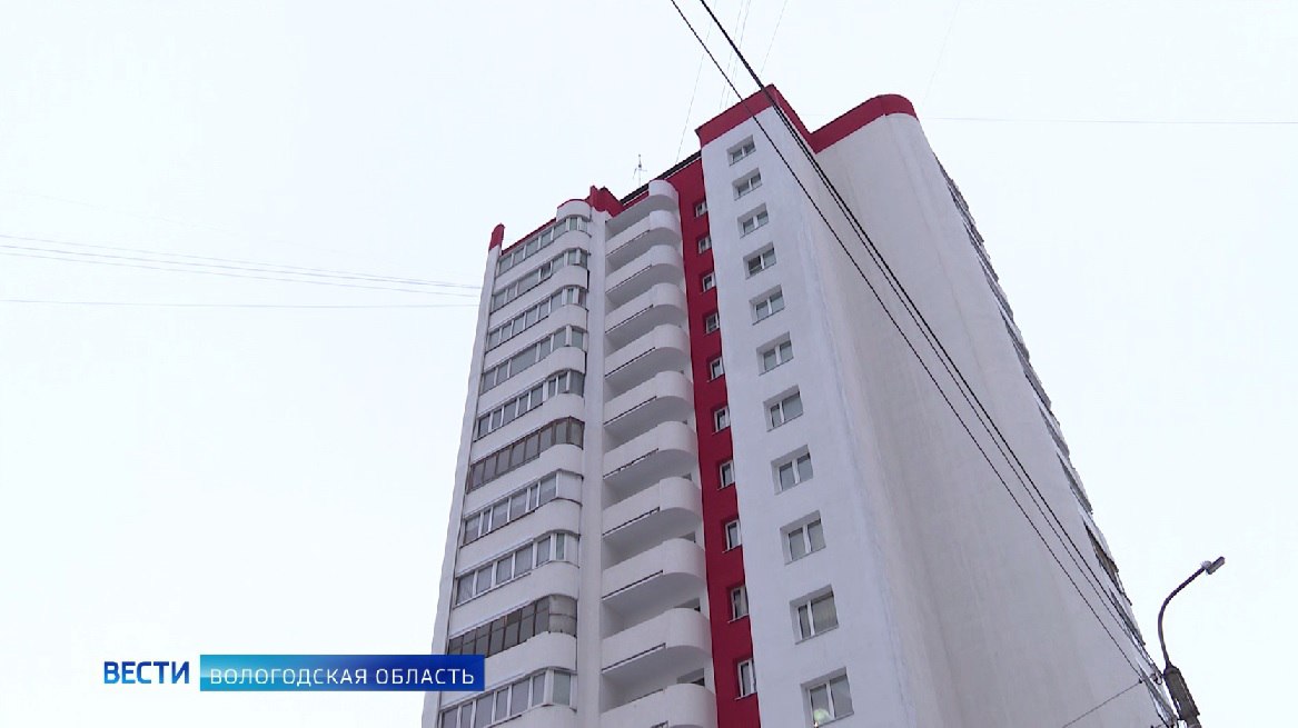 Жители череповецкой высотки борются с протекающей крышей