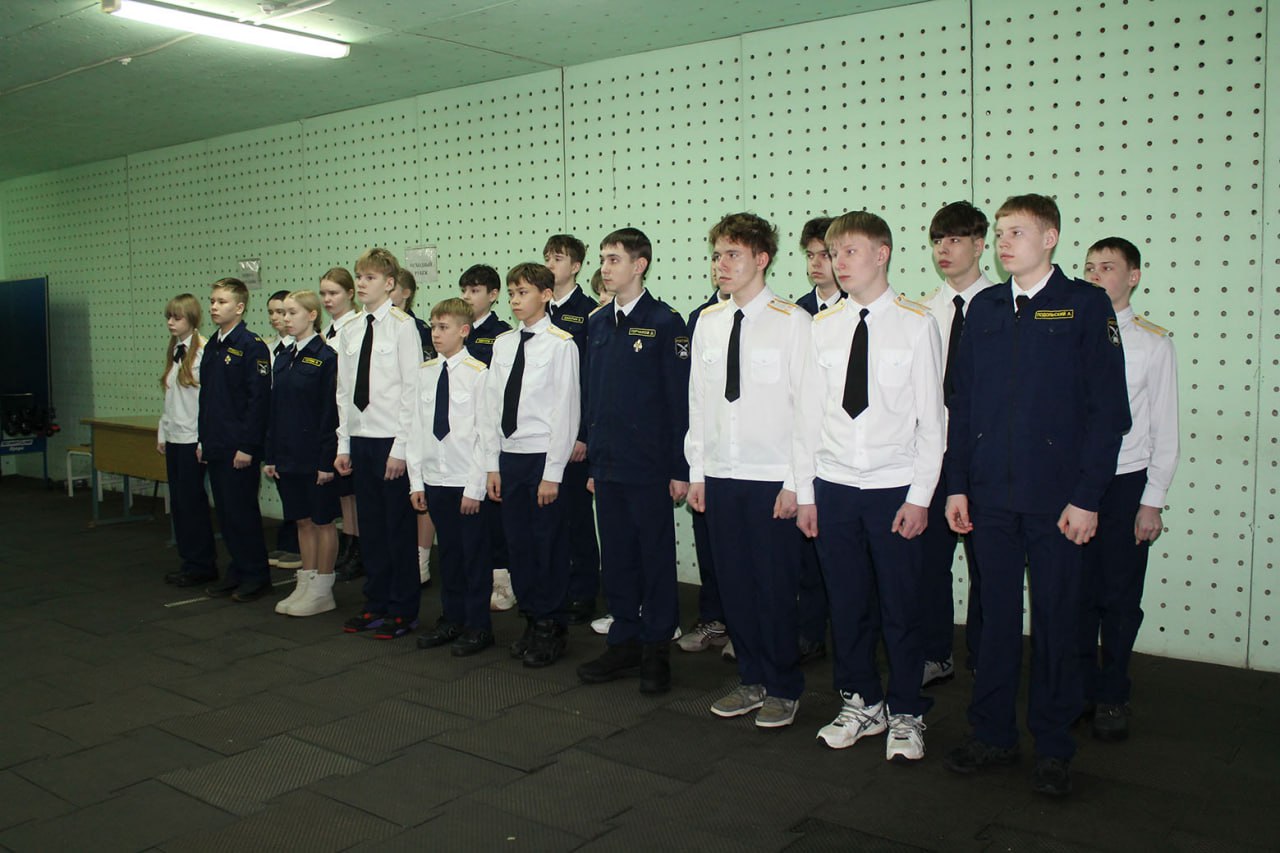 В Никольске полицейские провели для кадетов занятие по огневой подготовке В Никольске полицейские провели для кадетов занятие по огневой подготовке