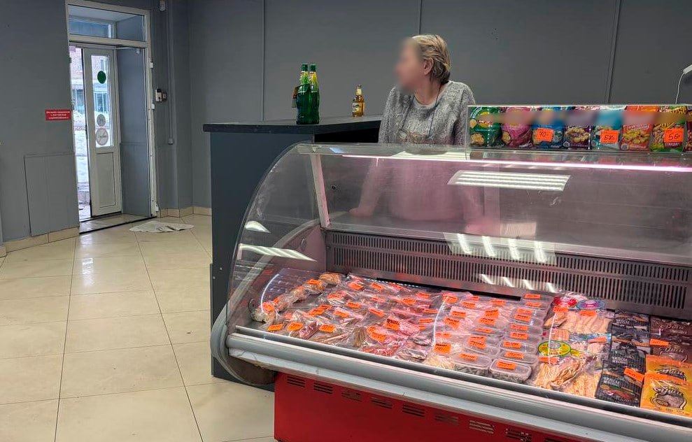 Череповецкие полицейские выявили нарушения в торговой точке при продаже алкогольной продукции Череповецкие полицейские выявили нарушения в торговой точке при продаже алкогольной продукции