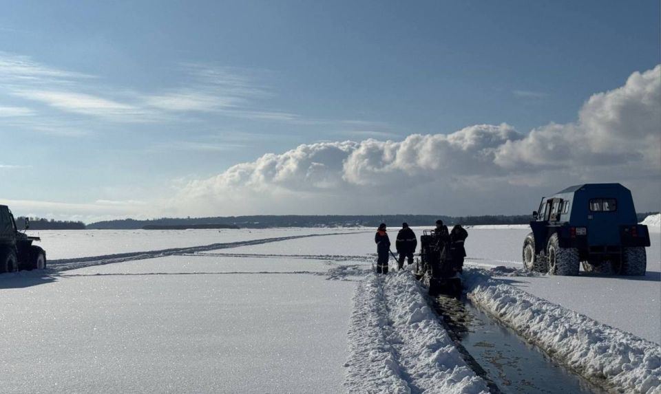 В Архангельской и Вологодской областях приступили к ледорезным работам на реках Северная Двина и Сухона