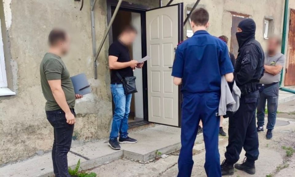 Двоих экс-сотрудников ДПС и жителя Грязовца осудили за взятки