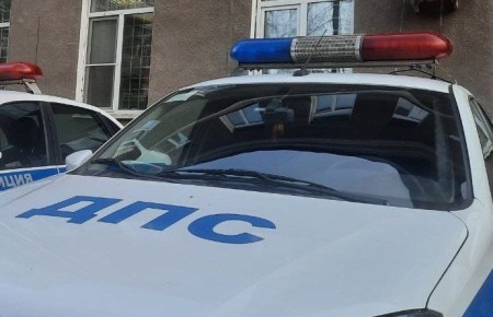 В Череповецком округе сотрудники Госавтоинспекции пришли на помощь автомобилистке, попавшей в трудную ситуацию на дороге