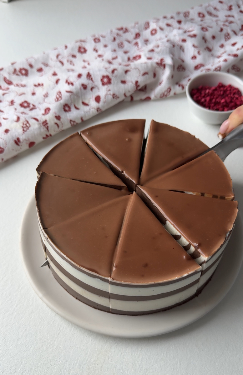 Новый десерт без духовки: легкий торт с низкой калорийностью и высоким содержанием белка