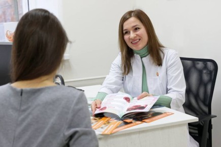 С этого года в Вологодской области, как и по всей России, в программу репродуктивной диспансеризации включено важное нововведение: женщинам от 21 до 49 лет раз в пять лет будут бесплатно проводить тест на ДНК вируса...